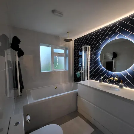 Delightful * Carrigaline